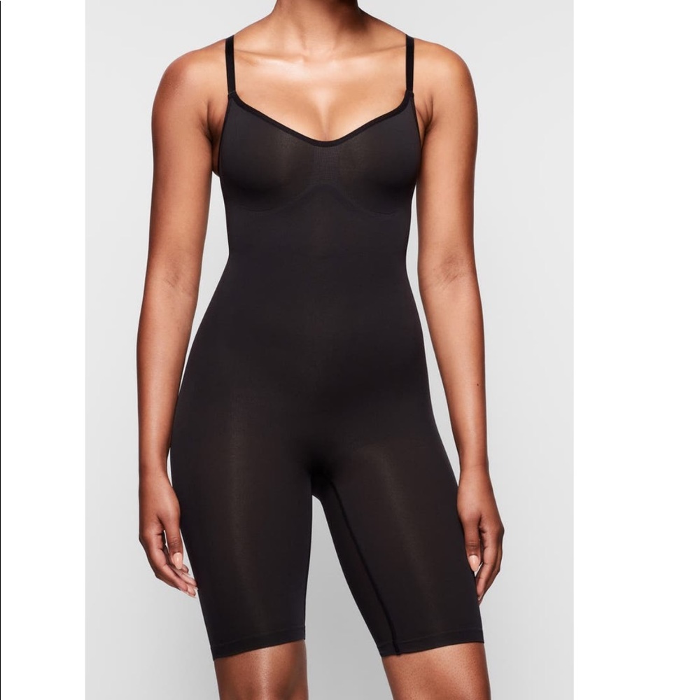 SKIMS Sculpting Seamless Mid Thigh Bodysuit
